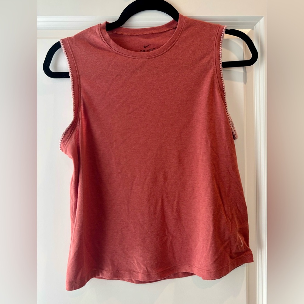 Nike pink boxy workout tank top women’s medium
